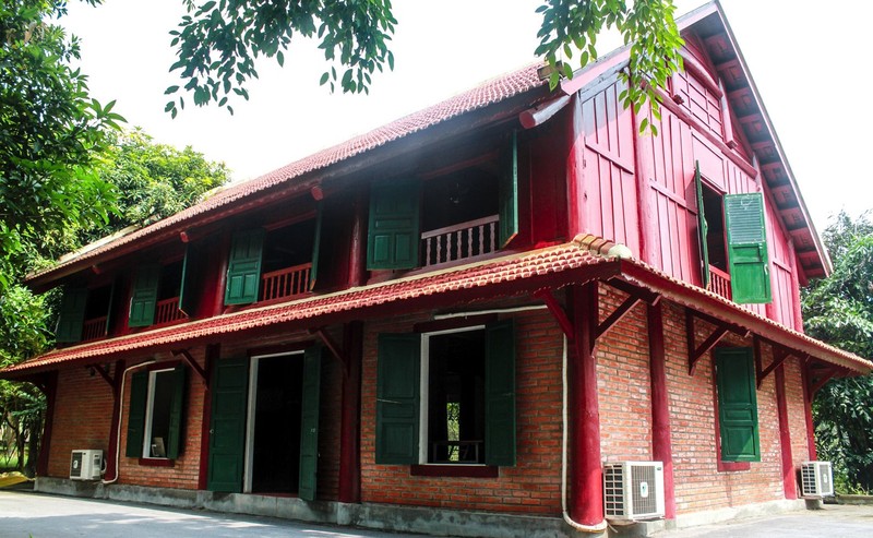 Mẫu nhà 2 tầng kết hợp nhà gỗ tại Qùy Hợp  Nghệ An
