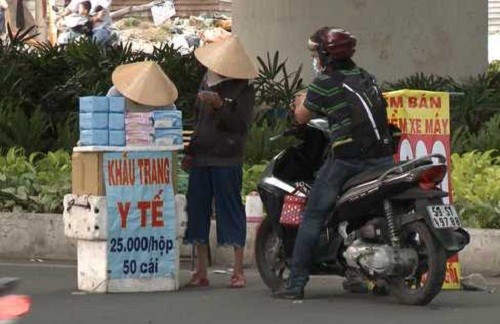 Bat ngo voi “hang hieu” gia beo tren via he Viet Nam-Hinh-9