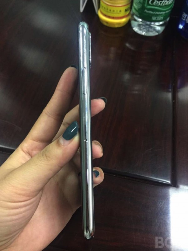 Lan dau iPhone 8 lo dien hinh anh hoan chinh-Hinh-2