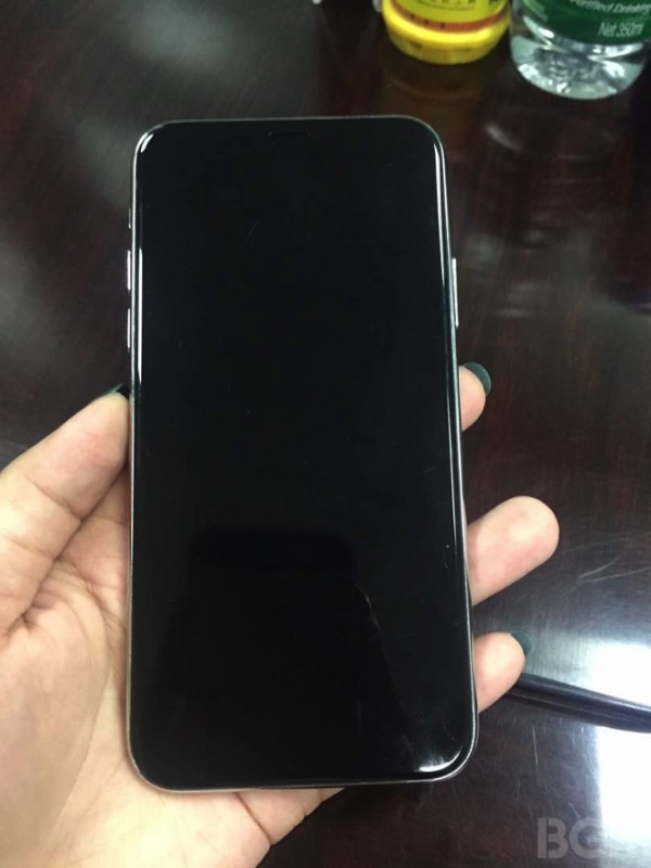 Lan dau iPhone 8 lo dien hinh anh hoan chinh-Hinh-4