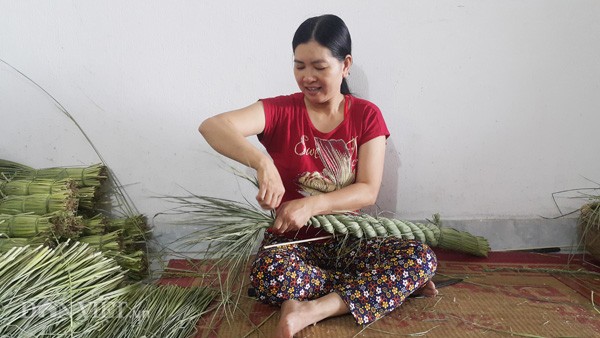 Nghe la o Ninh Binh: Ngoi nha tet duoi trau, kiem chuc trieu ngon o-Hinh-3