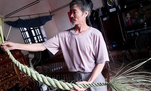 Nghe la o Ninh Binh: Ngoi nha tet duoi trau, kiem chuc trieu ngon o