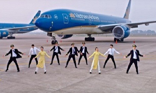 "So gang" luong nhan vien Vietnam Airlines va Vietjet Air