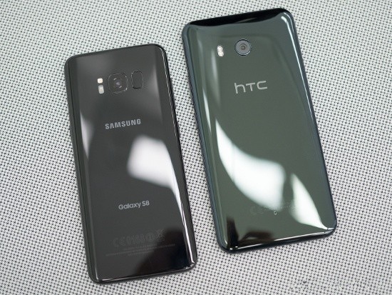 Do dang HTC U11 va Samsung Galaxy S8-Hinh-5