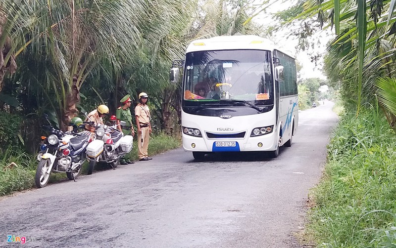 Anh: Hang nghin oto ne tram thu phi Cai Lay-Hinh-10