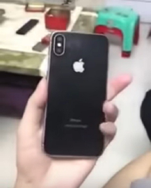 Chua ra mat, sieu pham iPhone 8 da co hang nhai-Hinh-5