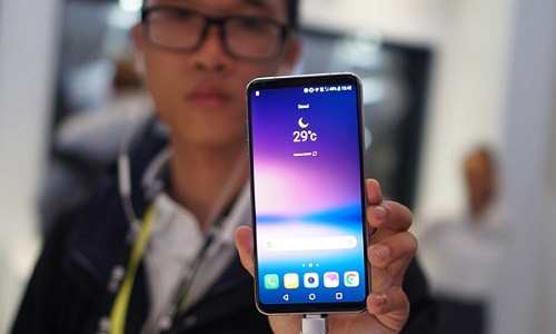 Anh thuc te LG V30: Dinh cao cua dien thoai Android