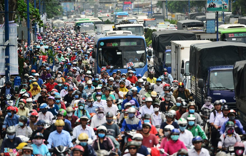 Cua ngo san bay Tan Son Nhat ket cung giua trua cuoi tuan-Hinh-8