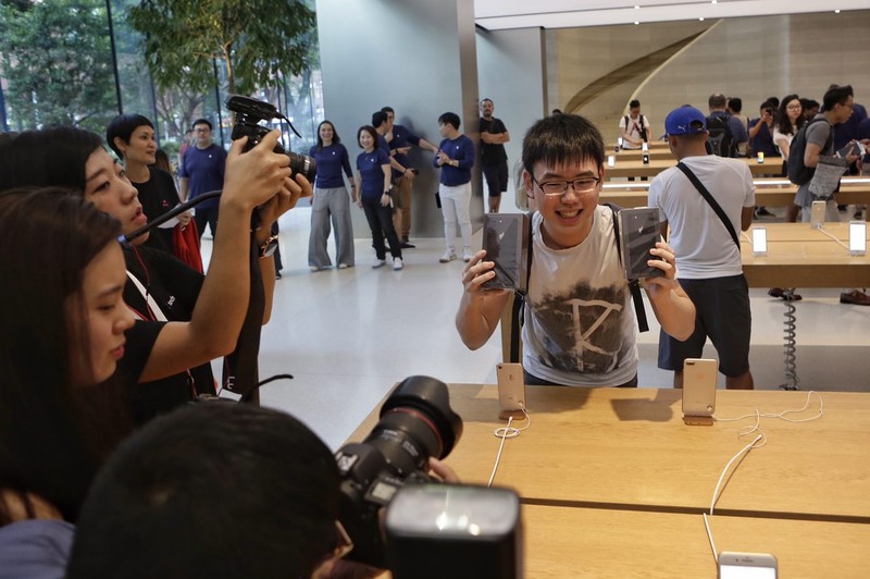 Anh nong: iPhone 8 dau tien den tay nguoi dung-Hinh-9