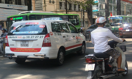 Sau HN, den luot taxi Sai Gon dan bieu ngu phan doi Uber - Grab