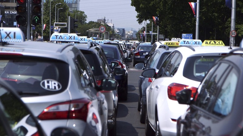 Cac hang taxi the gioi phan doi Uber, Grab bang cach nao?-Hinh-12