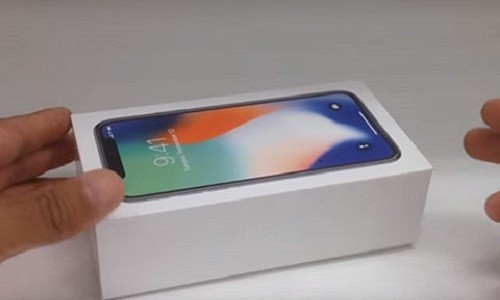 Don hang iPhone X cao cap bat dau duoc van chuyen