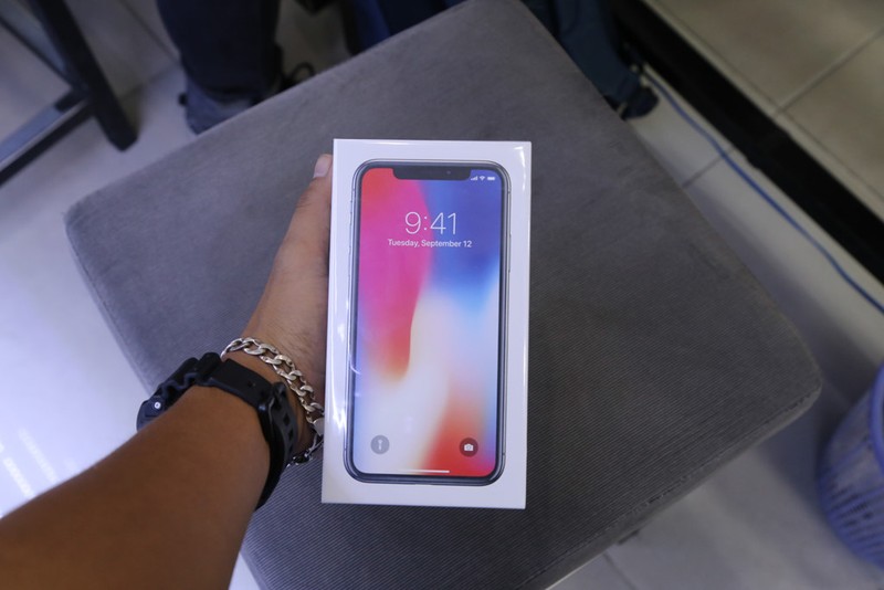 Anh nong iPhone X dau tien ve Viet Nam, gia 68 trieu-Hinh-3