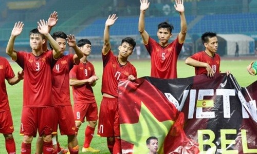 Mua gi lam qua khi du lich Indonesia co vu Olympic Viet Nam?