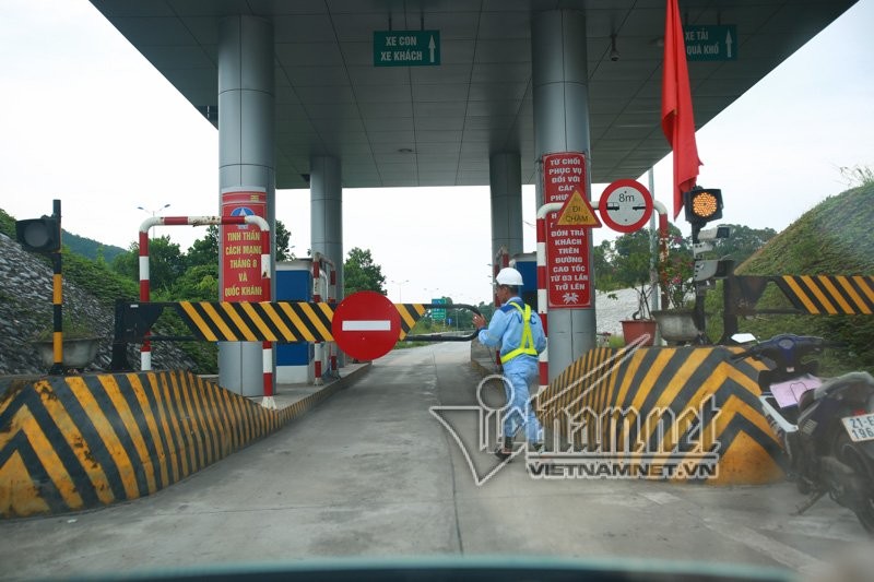 Xe bon no nhu bom: Chot chan ngay dem cao toc HN-Lao Cai-Hinh-6