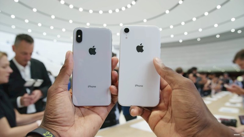 Anh can canh 6 mau sac khac nhau cua iPhone XR-Hinh-3