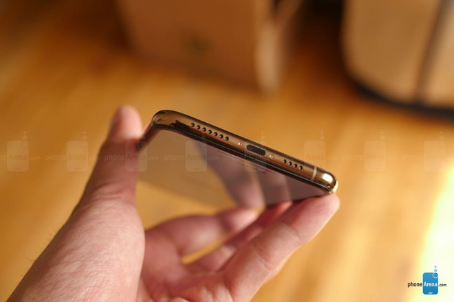 Dap hop iPhone Xs Max ban mau vang cuc dep-Hinh-4