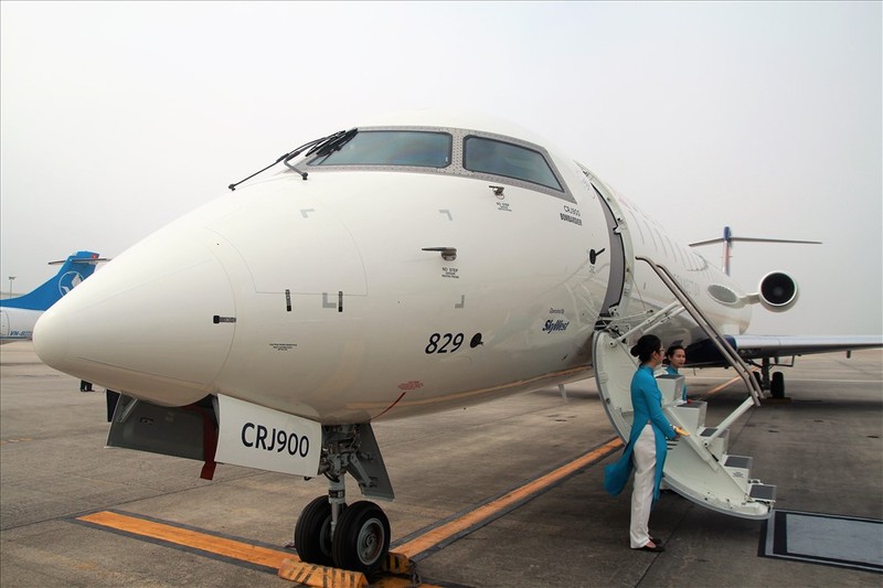 Tan muc may bay Bombardier CRJ900 cua Vietnam Airlines vua bay thu nghiem-Hinh-3