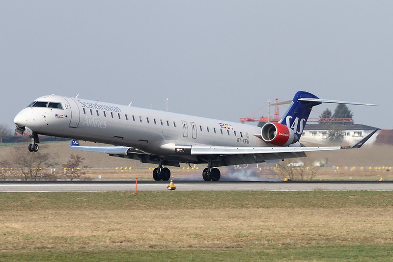 Tan muc may bay Bombardier CRJ900 cua Vietnam Airlines vua bay thu nghiem-Hinh-7