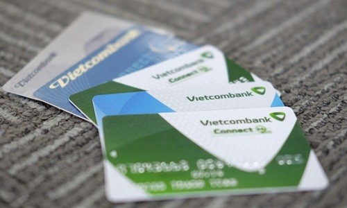 Vietcombank len tieng vu khach mat 32 trieu dong trong tai khoan