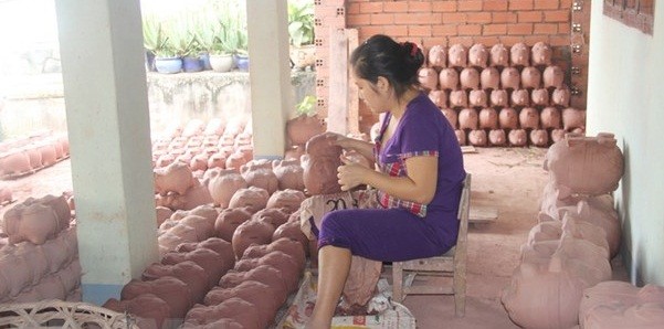 Nhung lang gom tat bat san xuat lon dat dat vang cho Tet Ky Hoi-Hinh-9