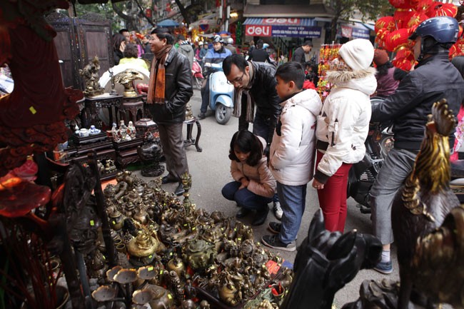 Cho Tet lau doi nhat Ha Noi ban nhung gi?-Hinh-15