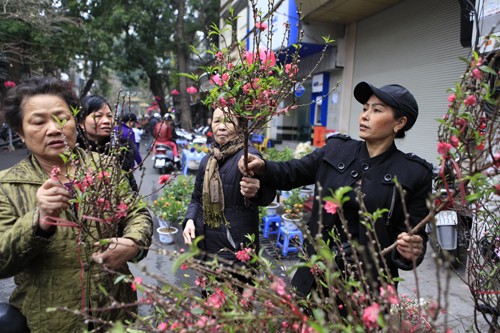 Cho Tet lau doi nhat Ha Noi ban nhung gi?-Hinh-6