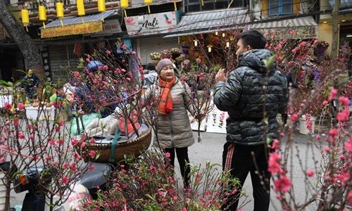 Cho Tet lau doi nhat Ha Noi ban nhung gi?