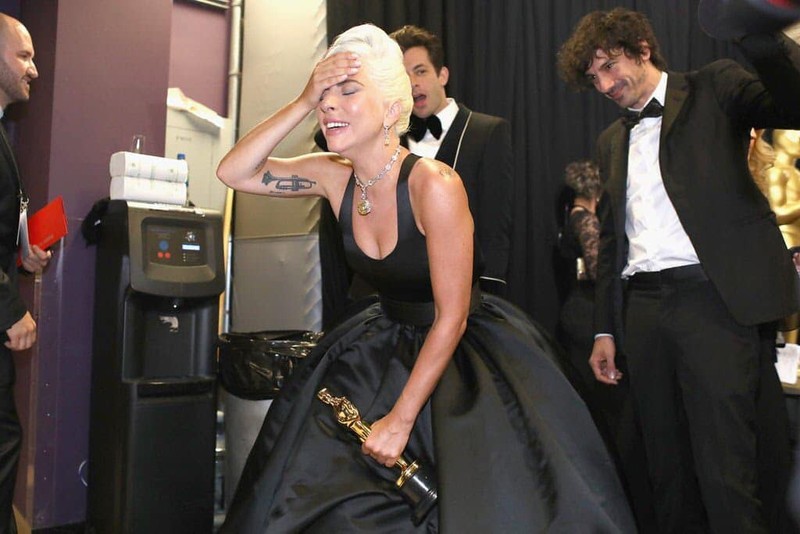 Lady Gaga bat khoc nuc no, nam chat tuong vang Oscar dau tien cua su nghiep-Hinh-3