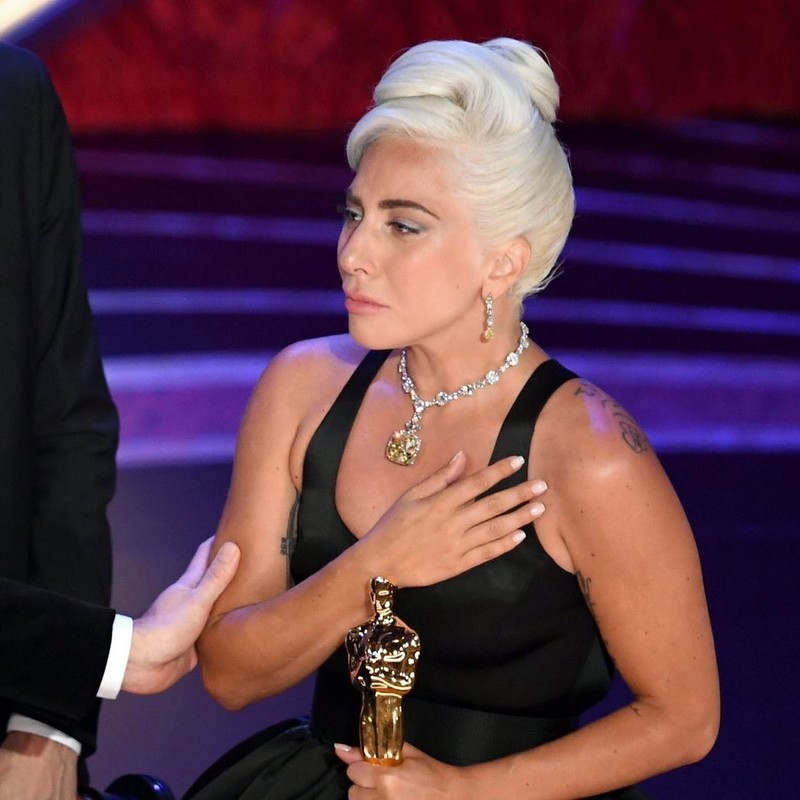 Lady Gaga bat khoc nuc no, nam chat tuong vang Oscar dau tien cua su nghiep