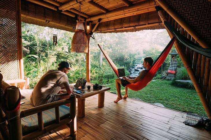 Ngoi nha bang tre ben suoi dep nhu chon bong lai-Hinh-8