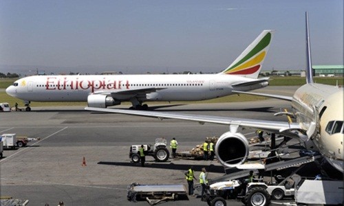 Hang bay Viet nao su dung loai may bay Boeing vua roi o Ethiopia?