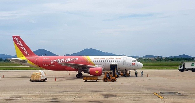 Khach bay to Vietjet Air huy chuyen, buoc khach mua ve dat gap 3