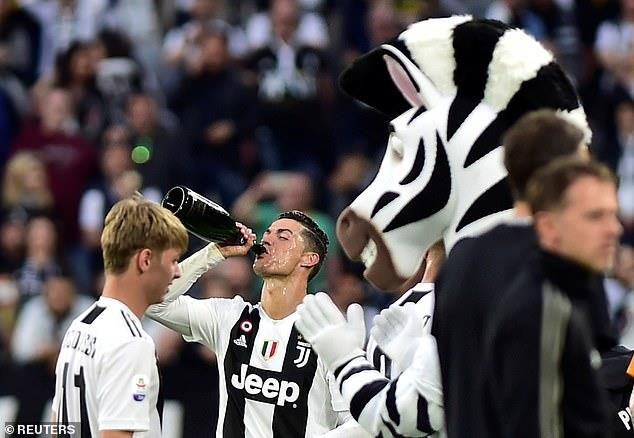 Ronaldo an mung phan khich trong ngay gianh Scudetto-Hinh-3