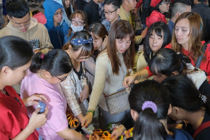 Canh 'nguoi ngam nguoi' o cac diem den noi tieng cua Da Lat-Hinh-12