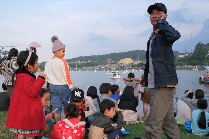 Canh 'nguoi ngam nguoi' o cac diem den noi tieng cua Da Lat