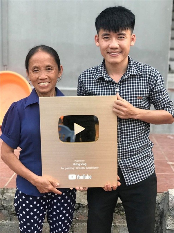 YouTube 'Ba Tan Vlog' da bat kiem tien, thu nhap 300 trieu/thang khong con xa?