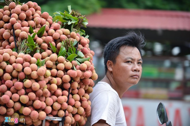 Vai thieu 50.000 dong/kg, nguoi dan un un cho xuong cho-Hinh-4