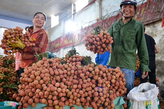 Vai thieu 50.000 dong/kg, nguoi dan un un cho xuong cho-Hinh-8