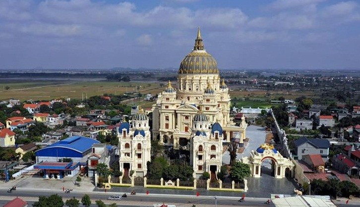 Lau dai cua ty phu Ninh Binh len bao Tay