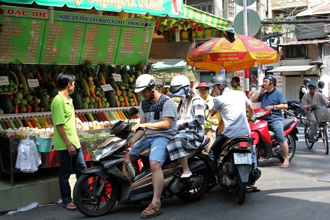 Nang do lua: Giai khat via he “chay hang”, nguoi ban hot bac trieu moi ngay-Hinh-2