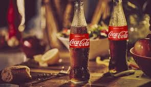 Coca-Cola quang cao phan cam, gay tranh cai: Chuyen khong chi xay ra o Viet Nam-Hinh-8