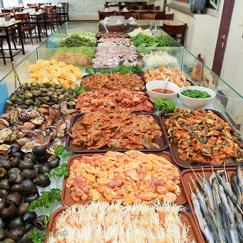 Nha hang buffet co vo so bi mat va day la meo di an khong lo lo-Hinh-7