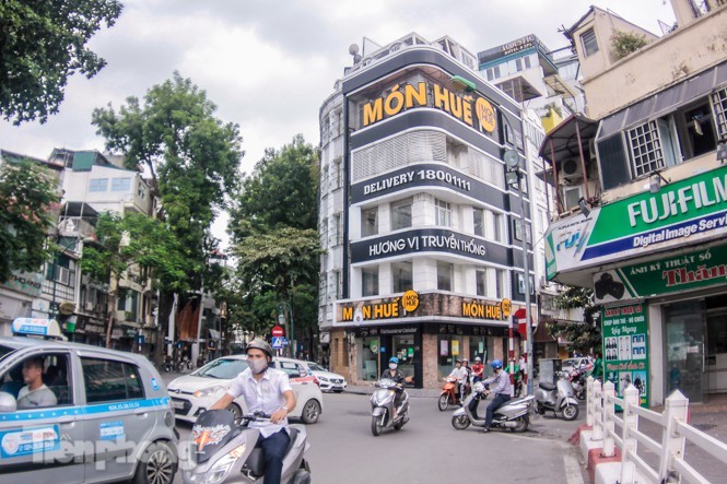 Chuoi cua hang Mon Hue sang dep tiem o TPHCM,  chieu dong cua o Ha Noi-Hinh-8