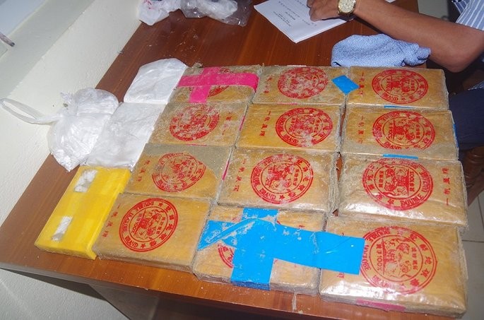 Quang Nam: Hang chuc banh heroin troi dat vao bo bien