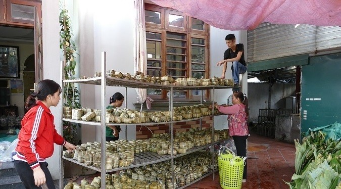 Lang san xuat banh chung Ha Noi tat bat ngay cuoi nam