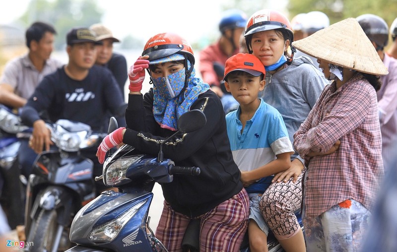 Dua ca nha di xem canh sat vay bat nghi can ban chet 5 nguoi-Hinh-6