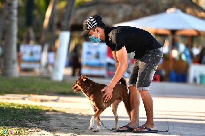 Giua cao diem dich COVID-19, Hang nghin nguoi van tam bien Nha Trang-Hinh-10