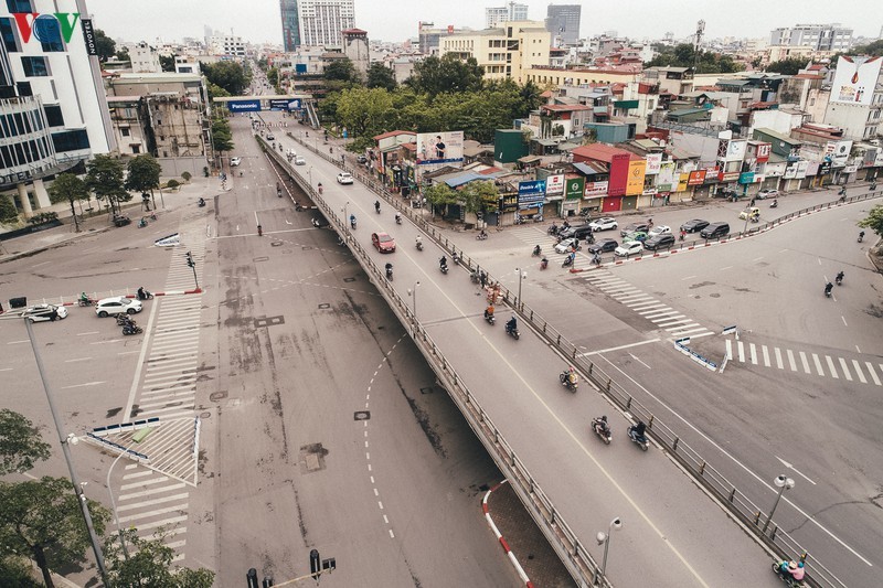 Ngam duong pho Ha Noi truoc ngay cach ly toan xa hoi-Hinh-8