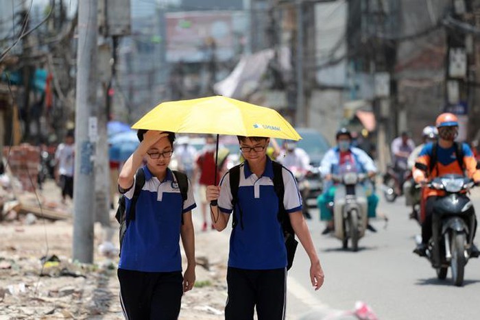 Thoi tiet ngay 4/6: Bac Bo nang nong giam nhe, cao nhat 36 do C